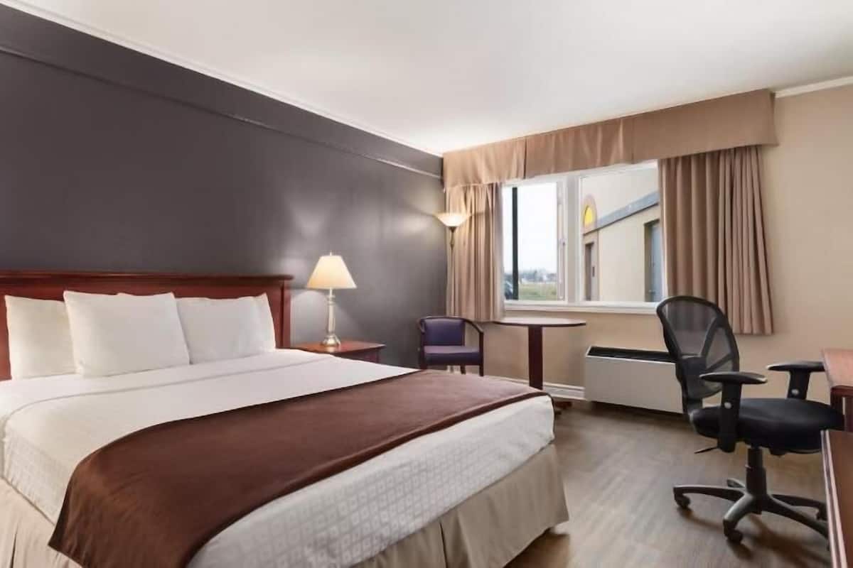 Desk, iron/ironing board, free WiFi, bed sheets