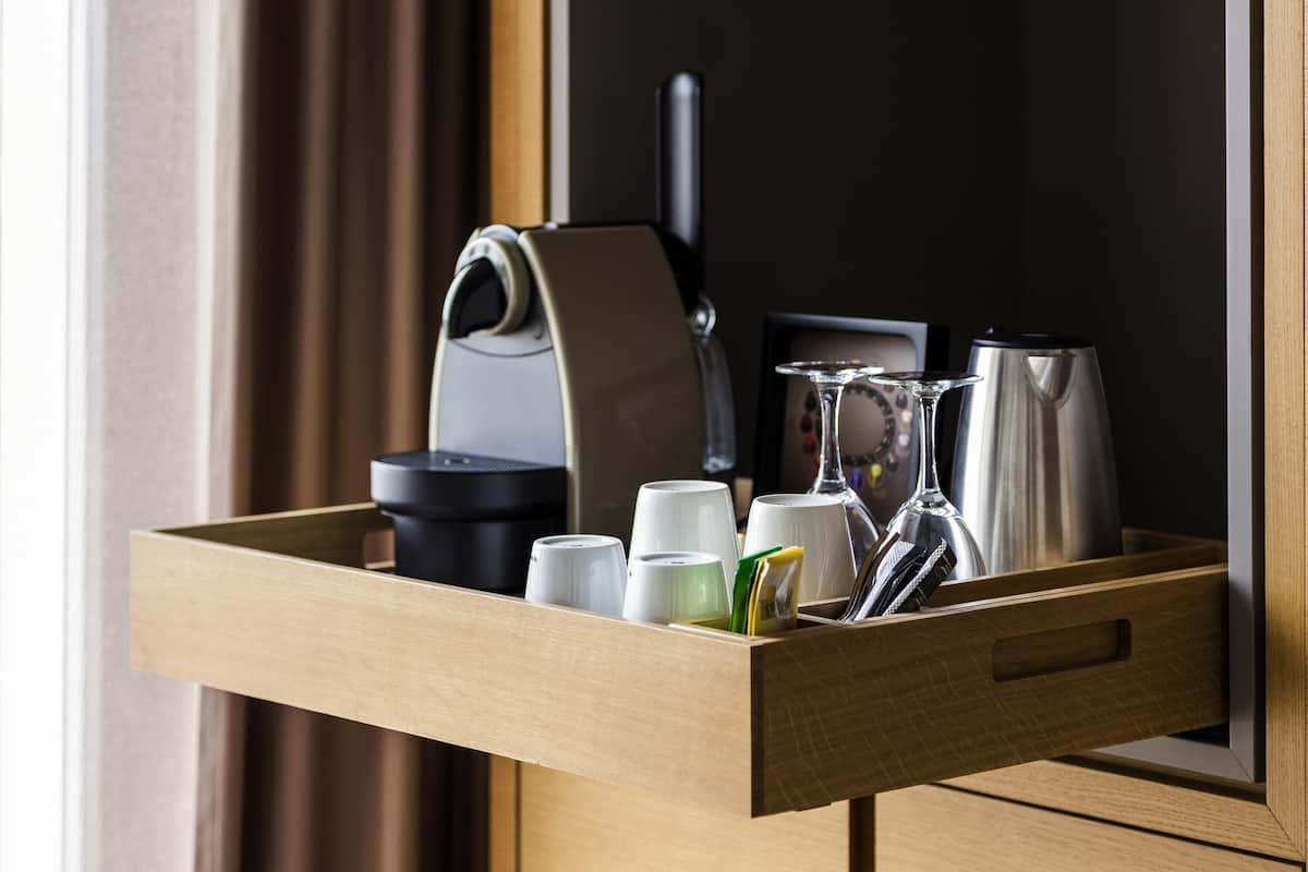 Deluxe Twin Room, 1 Double Bed | Premium bedding, minibar, in-room safe, desk