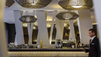 Petit déjeuner, déjeuner et dßner servis sur place