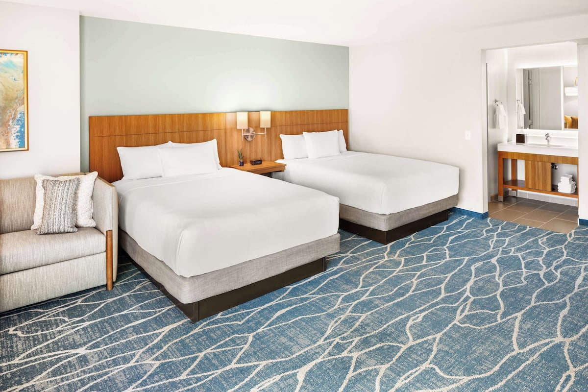 Room, 2 Queen Beds, City View (Specialty)