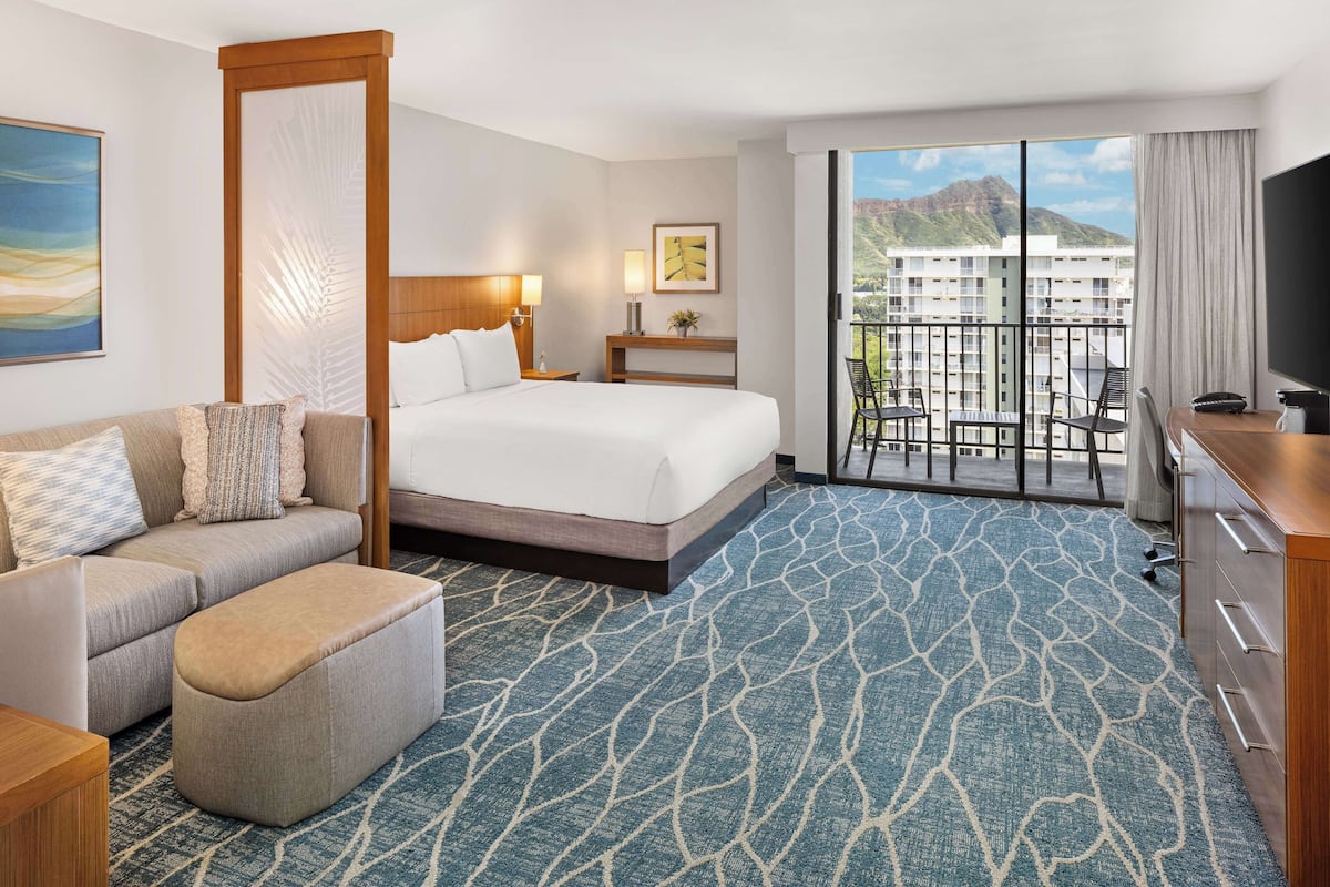 Room, 1 King Bed, Mountain View (Specialty)