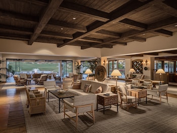 Hotel entrance and lobby at Arizona Grand Resort & Spa