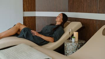 Salas de tratamiento para parejas, tina de hidromasaje y baño de vapor
