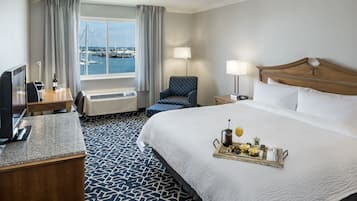 Habitación estándar, 1 cama King size, vista al puerto | Ropa de cama hipoalergénica, camas con pillow-top y escritorio