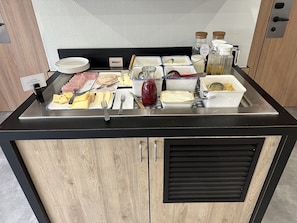 Petit déjeuner buffet servi tous les jours en supplément