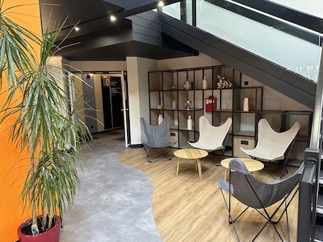 Reception. ibis Saint Lo La Chevalerie