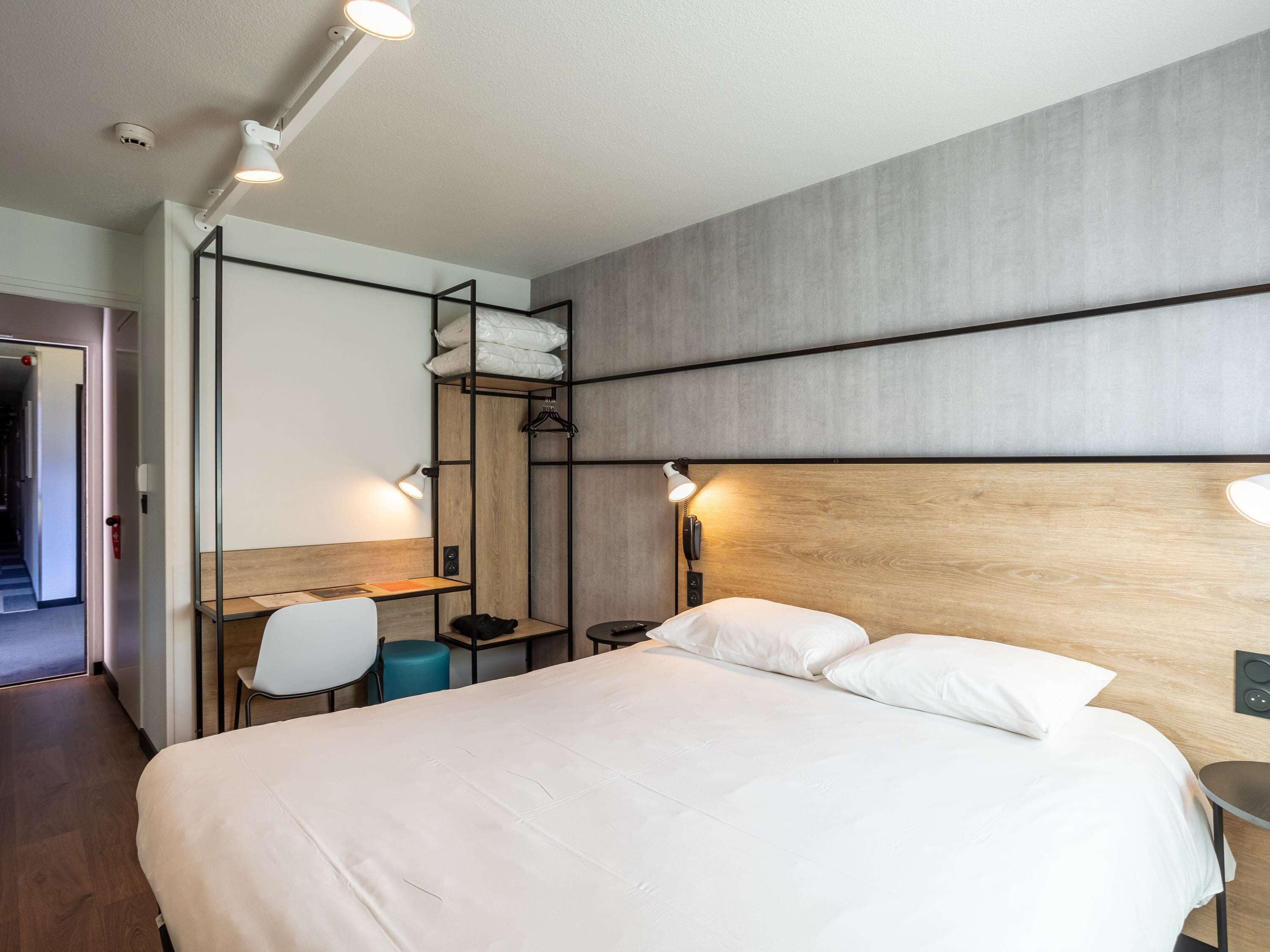 premium bedding, in-room safe, desk, soundproofing