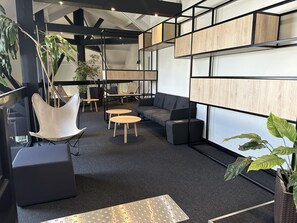 Petit déjeuner buffet (13.90 EUR par personne)