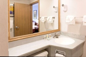 Combined shower/bathtub, eco-friendly toiletries, hair dryer, towels