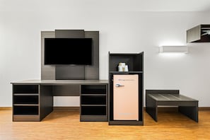 Room, 1 King Bed | Free WiFi, bed sheets