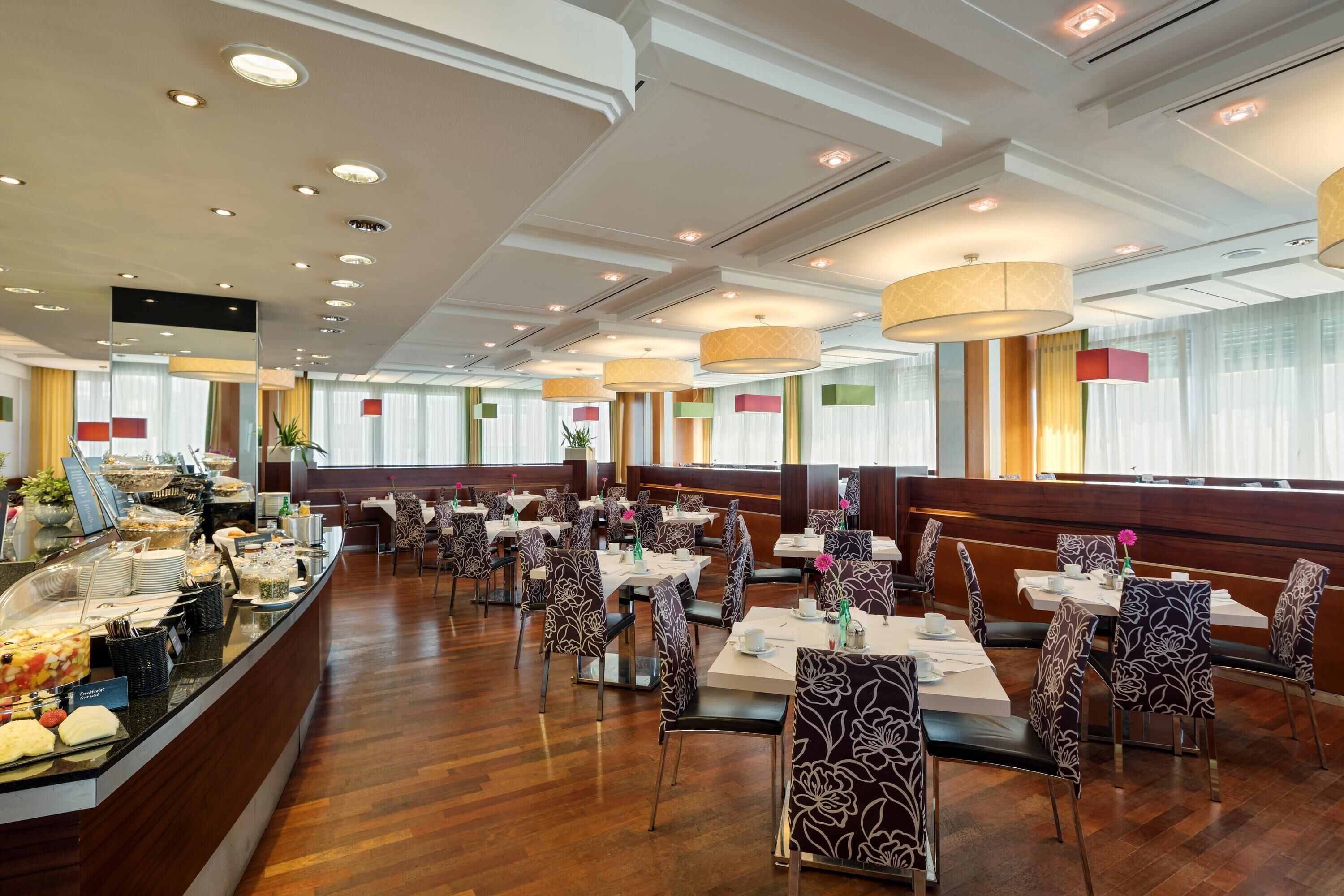 每日供應吃到飽早餐 (每人 EUR20)