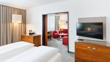 Junior-Suite | Minibar, Zimmersafe, Schreibtisch, Verdunkelungsvorhänge