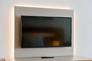 1 bedroom, minibar, in-room safe, desk