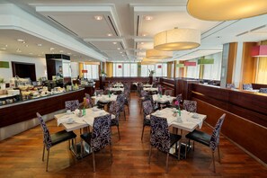 Colazione a buffet a pagamento, servita tutte le mattine 