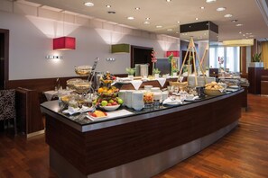 Tägliches Frühstücksbuffet gegen Gebühr