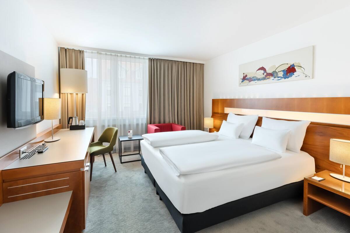 Superior Room | Minibar, in-room safe, desk, blackout curtains
