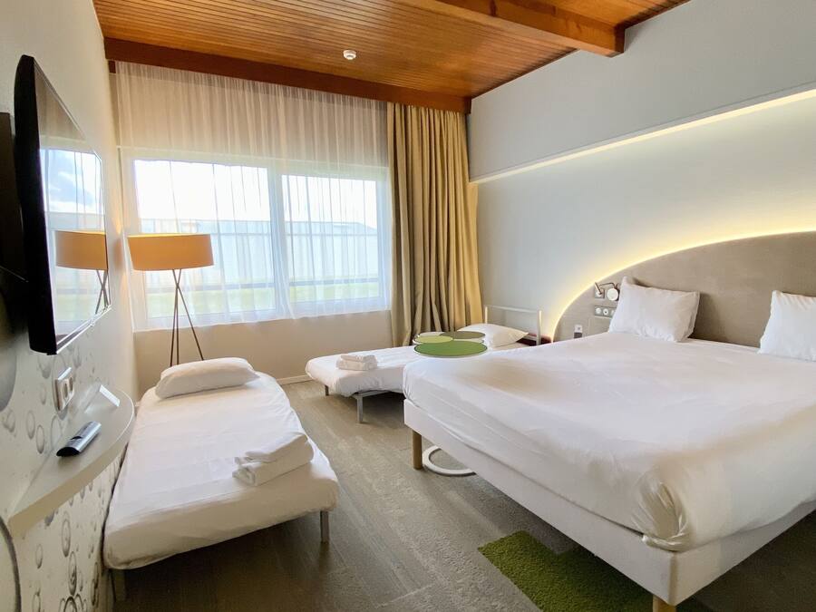Standard Suite, Multiple Beds