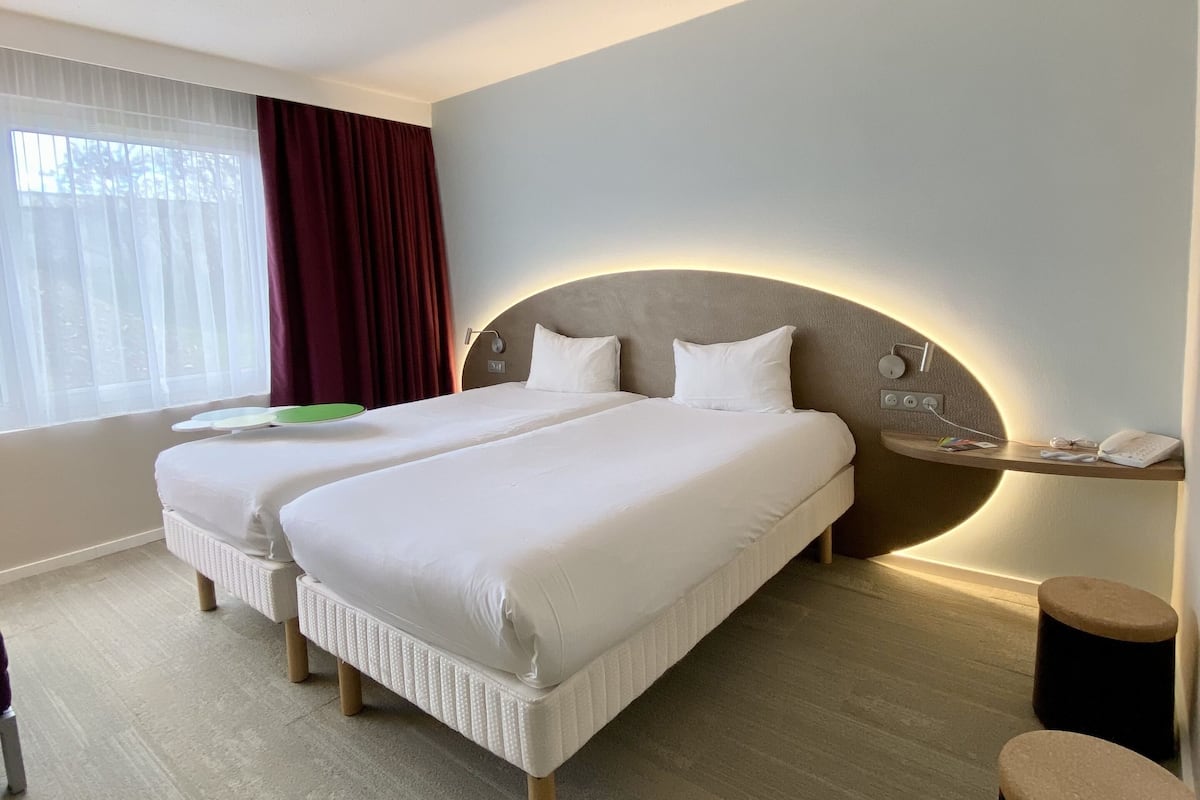 Standard-huone, 2 yhden hengen sänkyä | Ylelliset vuodevaatteet, pimennysverhot, äänieristys