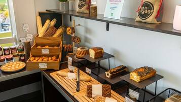 Free daily buffet breakfast