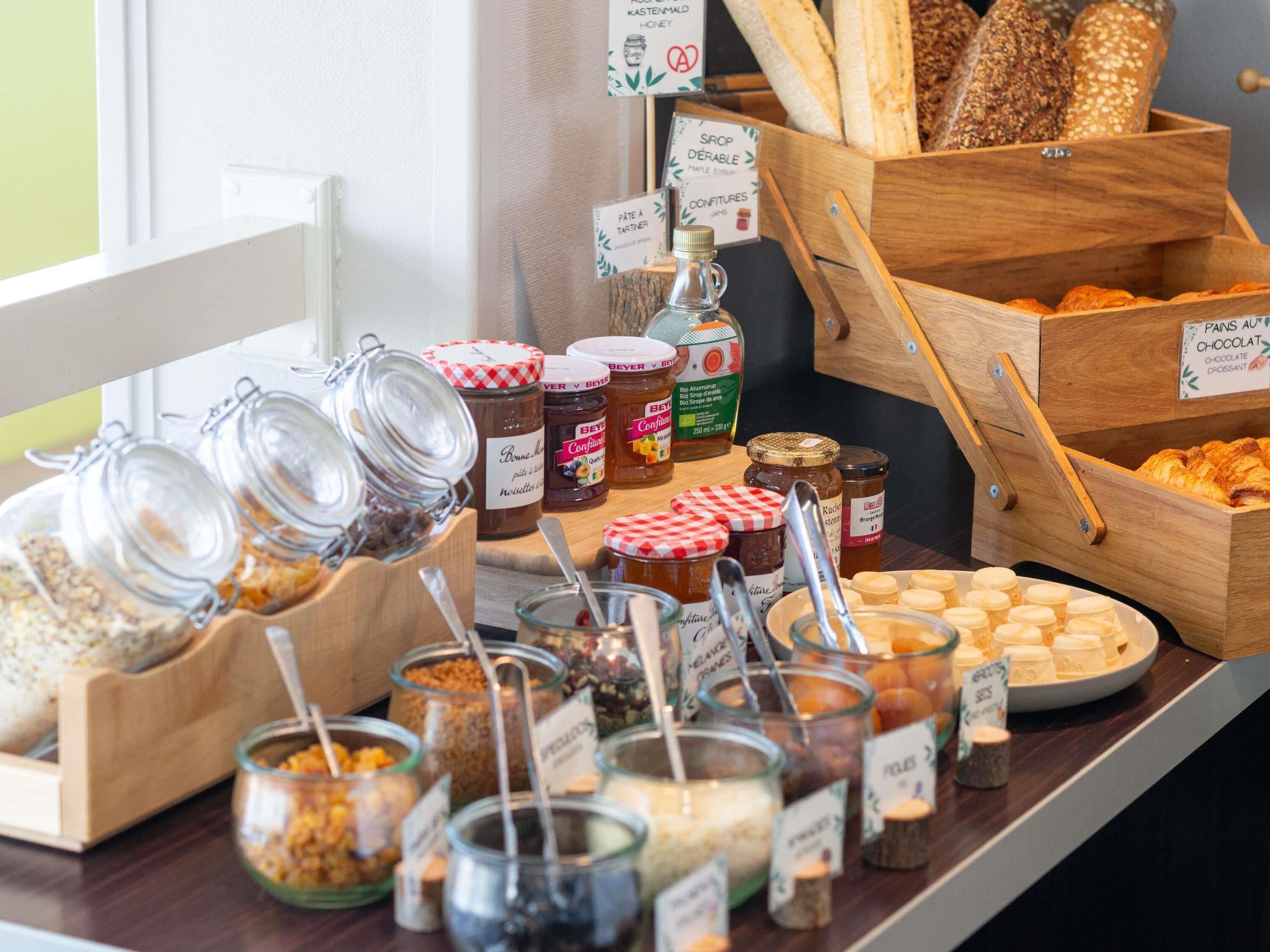 Daily buffet breakfast for a fee