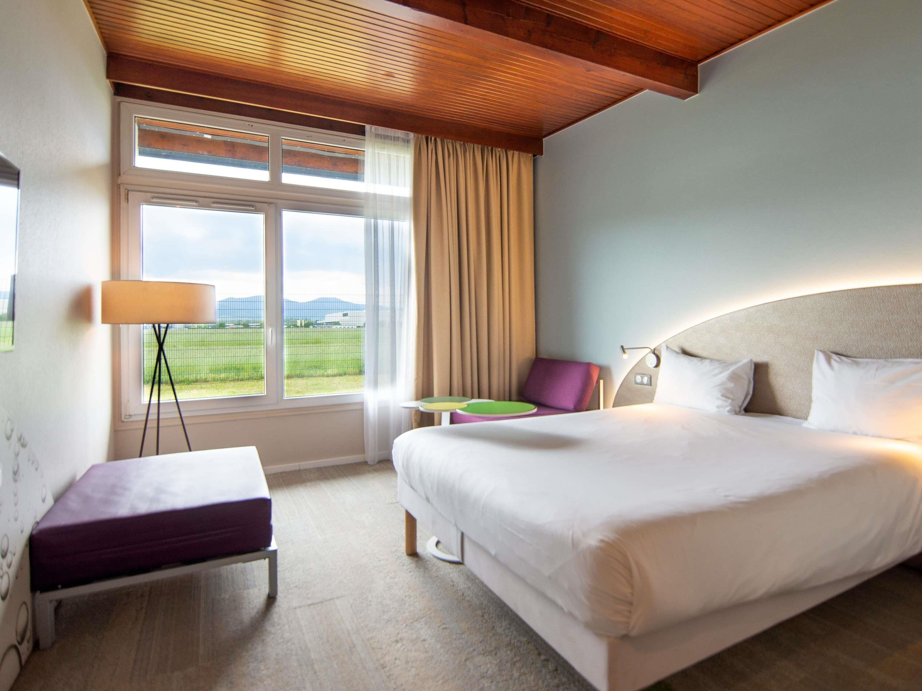 Habitación estándar, 1 cama doble con sofá cama | Ropa de cama de alta calidad, cortinas opacas, sistema de insonorización