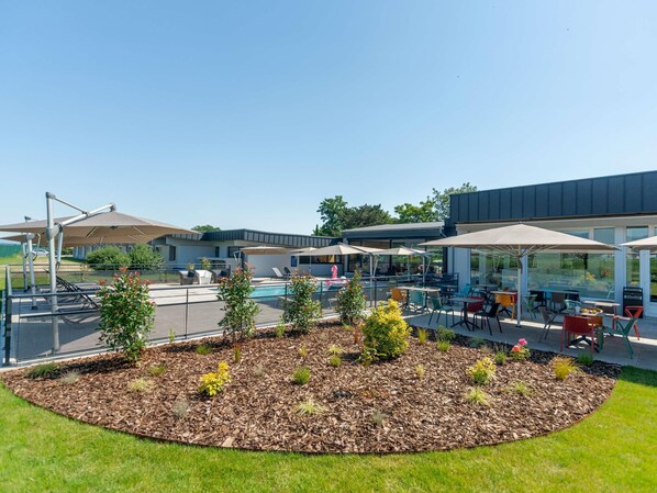 Seasonal outdoor pool, pool umbrellas, sun loungers