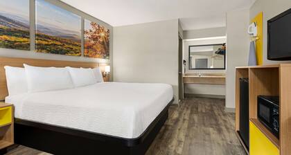 Days Inn by Wyndham Fulton