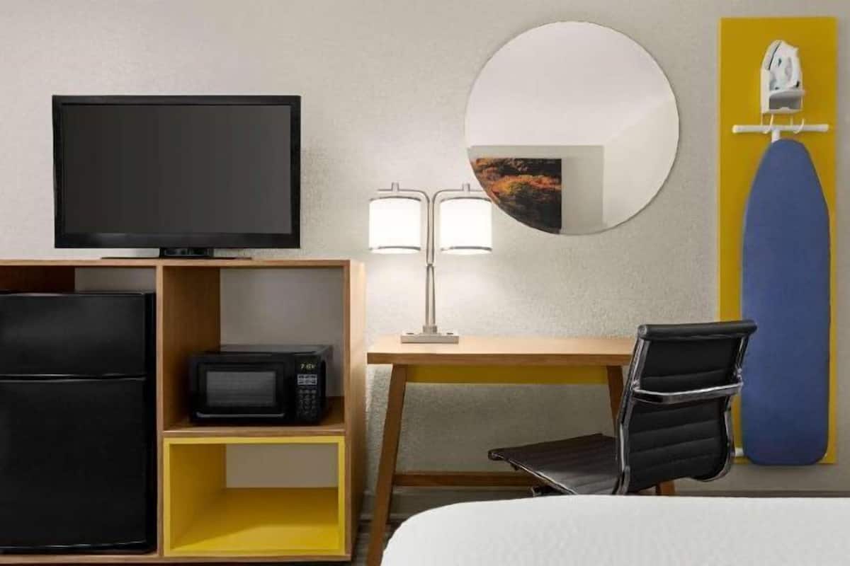 Desk, iron/ironing board, free cots/infant beds, rollaway beds