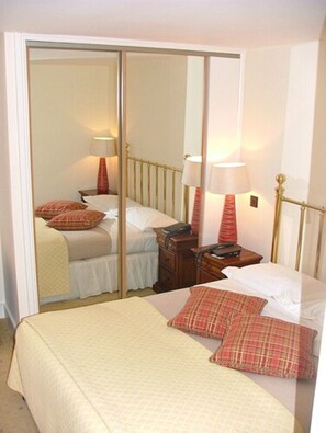 Deluxe Double Room | Desk, iron/ironing board, free cribs/infant beds, free WiFi