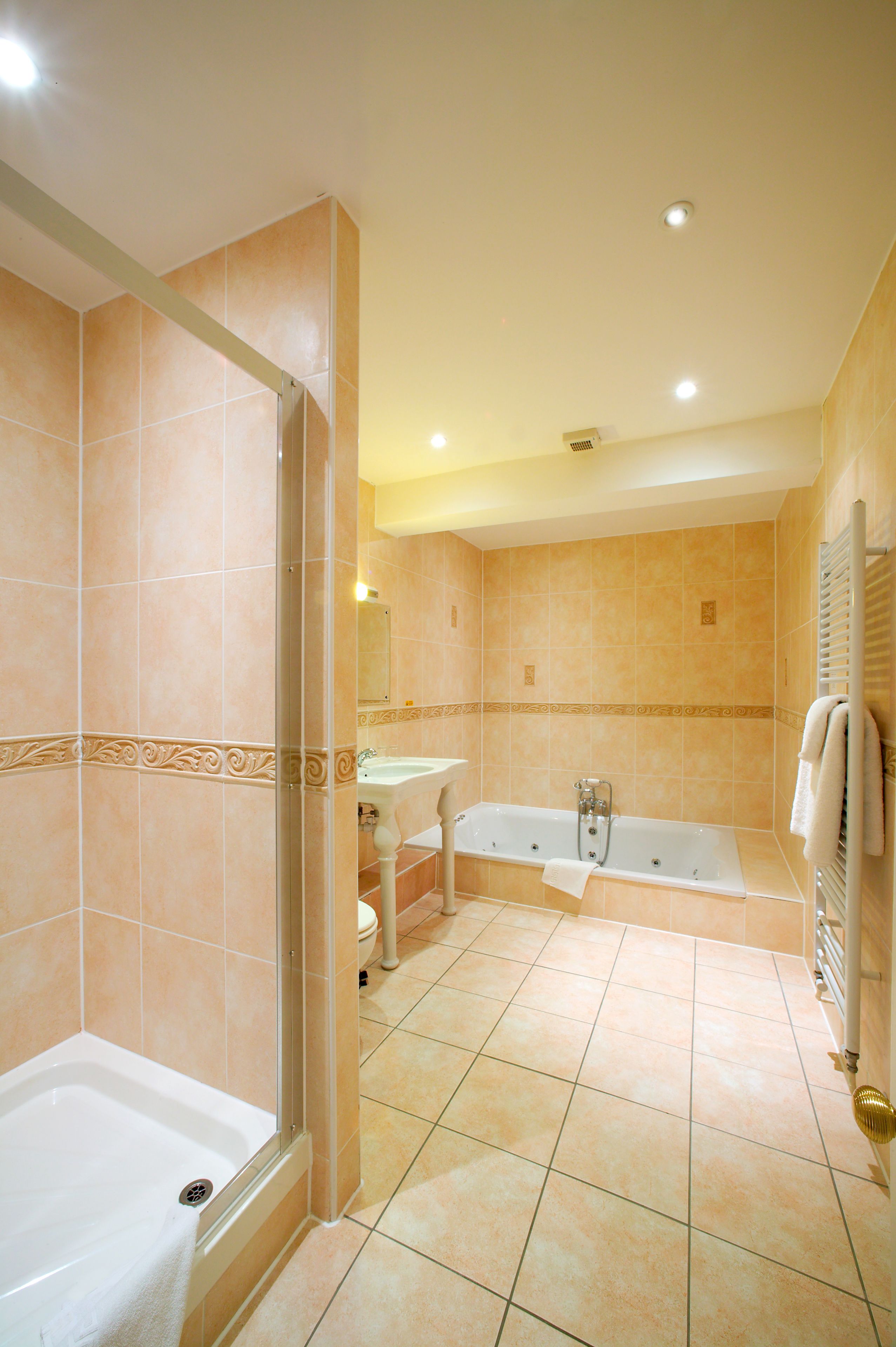 eco-friendly toiletries, bathrobes, towels