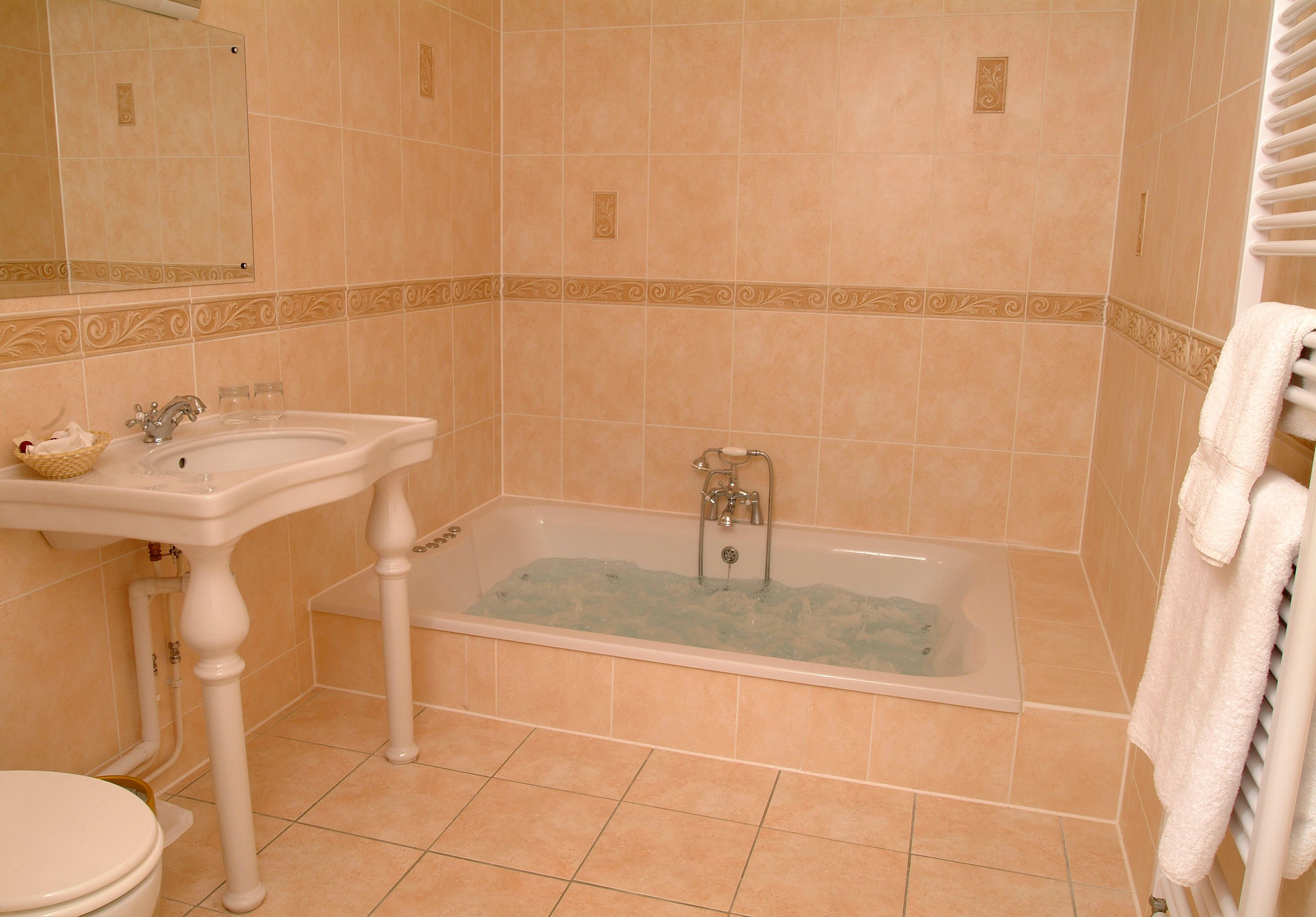 eco-friendly toiletries, bathrobes, towels