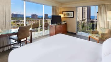 Deluxe Room, 1 King Bed, Partial Ocean View, Corner | Premium bedding, down comforters, pillowtop beds, in-room safe