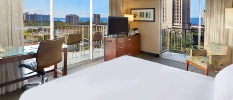 Deluxe Room, 1 King Bed, Partial Ocean View, Corner | Premium bedding, down comforters, pillowtop beds, in-room safe