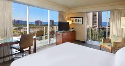 DoubleTree by Hilton Hotel Alana - Waikiki Beach
