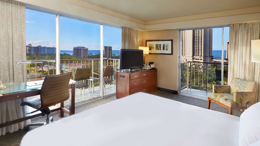 DoubleTree by Hilton Hotel Alana - Waikiki Beach