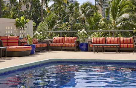 DoubleTree by Hilton Hotel Alana - Waikiki Beach