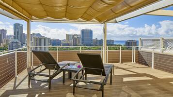 Suite, 1 King Bed with Sofa bed (Manoa Suite, Deck, Park Ocean View) | Terrace/patio