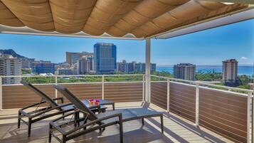 Suite, Corner (Diamond Head, Park Ocean View, Deck) | Terrace/patio