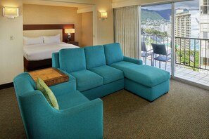 55-inch LCD TV with digital channels, TV, DVD player - DoubleTree by Hilton Hotel Alana - Waikiki Beach (Honolulu)