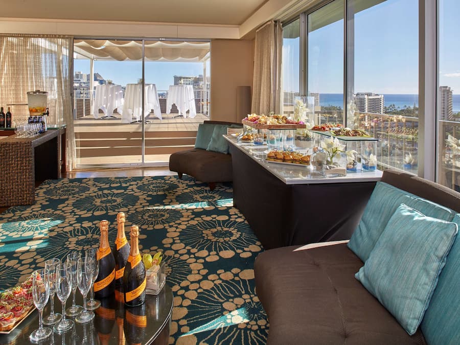 Suíte, no canto (Diamond Head, Park Ocean View, Deck) | Restaurante | Café da manhã e jantar, culinária americana