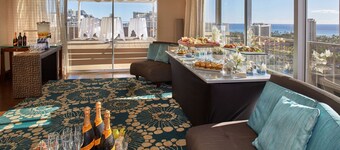 DoubleTree by Hilton Hotel Alana - Waikiki Beach