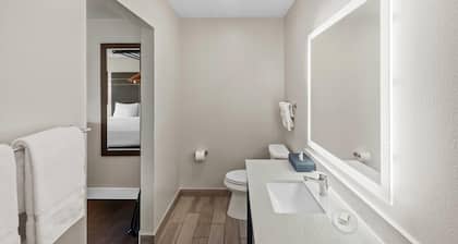 Travelodge by Wyndham Santa Rosa Wine Country