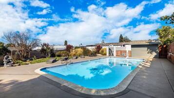 Kolam renang terbuka