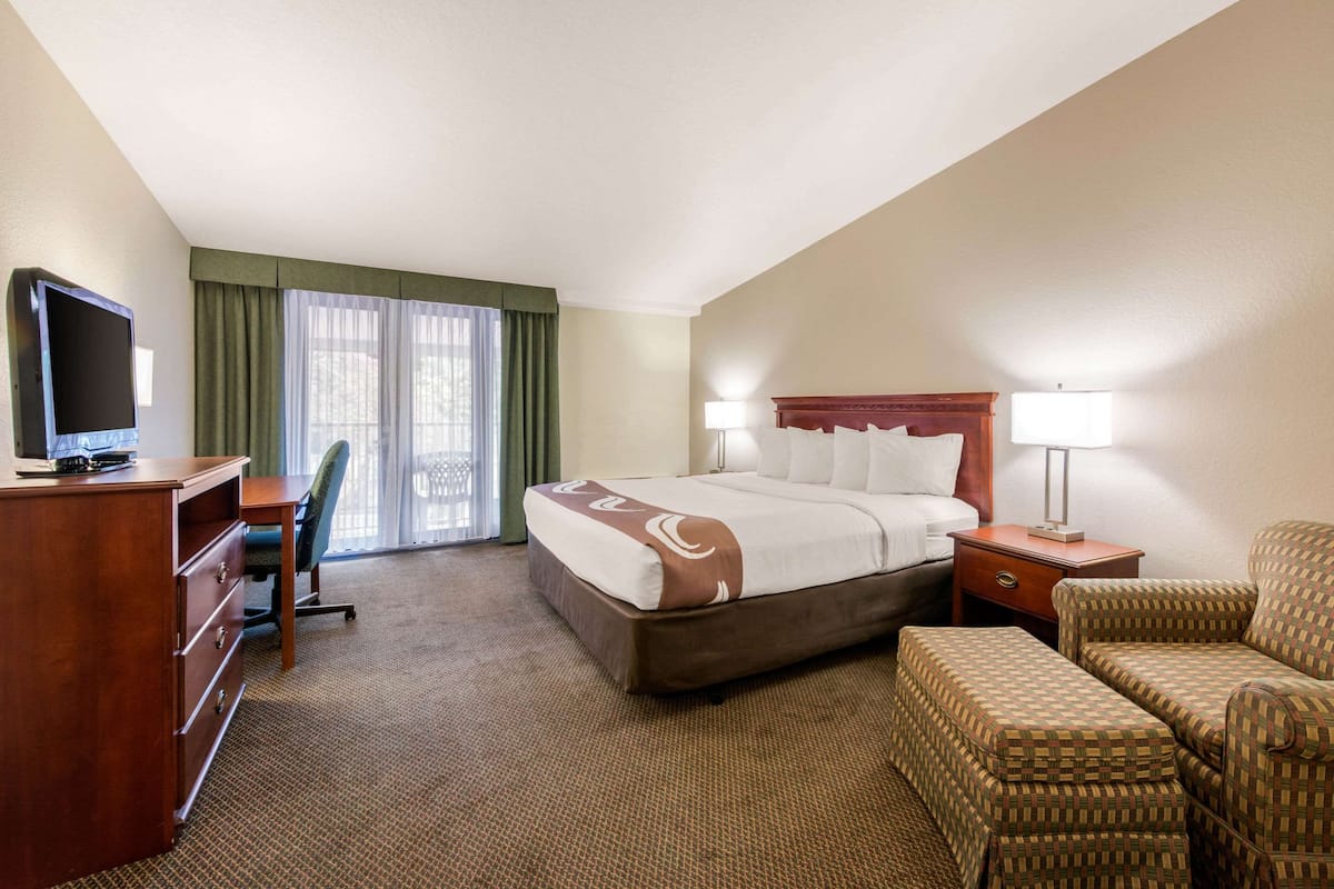 Standard Room, 1 King Bed, Non Smoking, Balcony