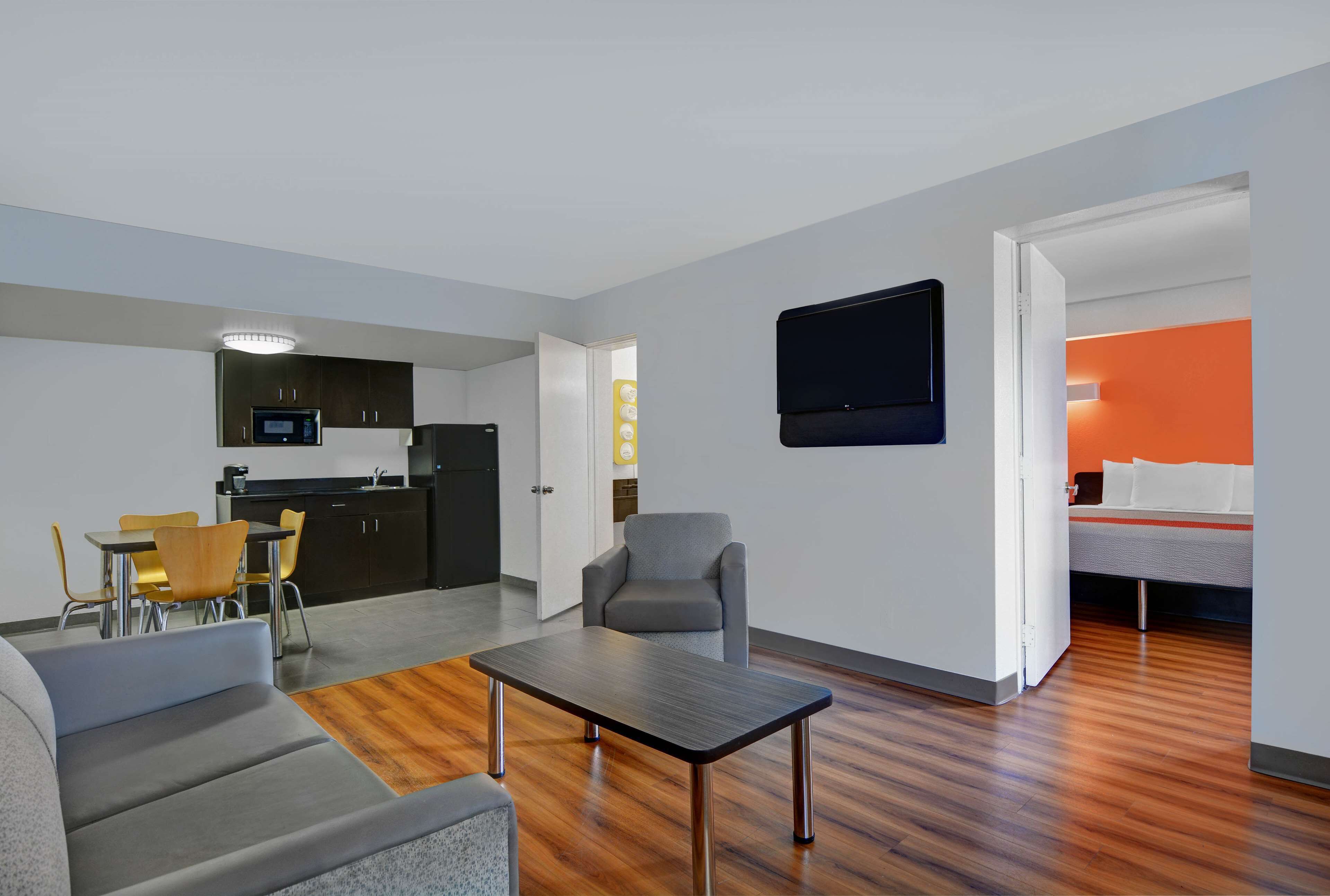 Refrigerador, microondas