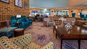 Lobby sitting area - Best Western Warren Hotel (Warren)