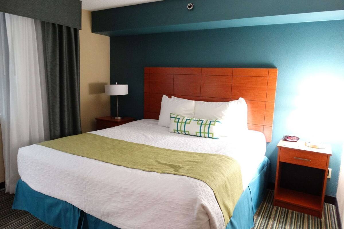 Premium bedding, pillowtop beds, desk, blackout drapes