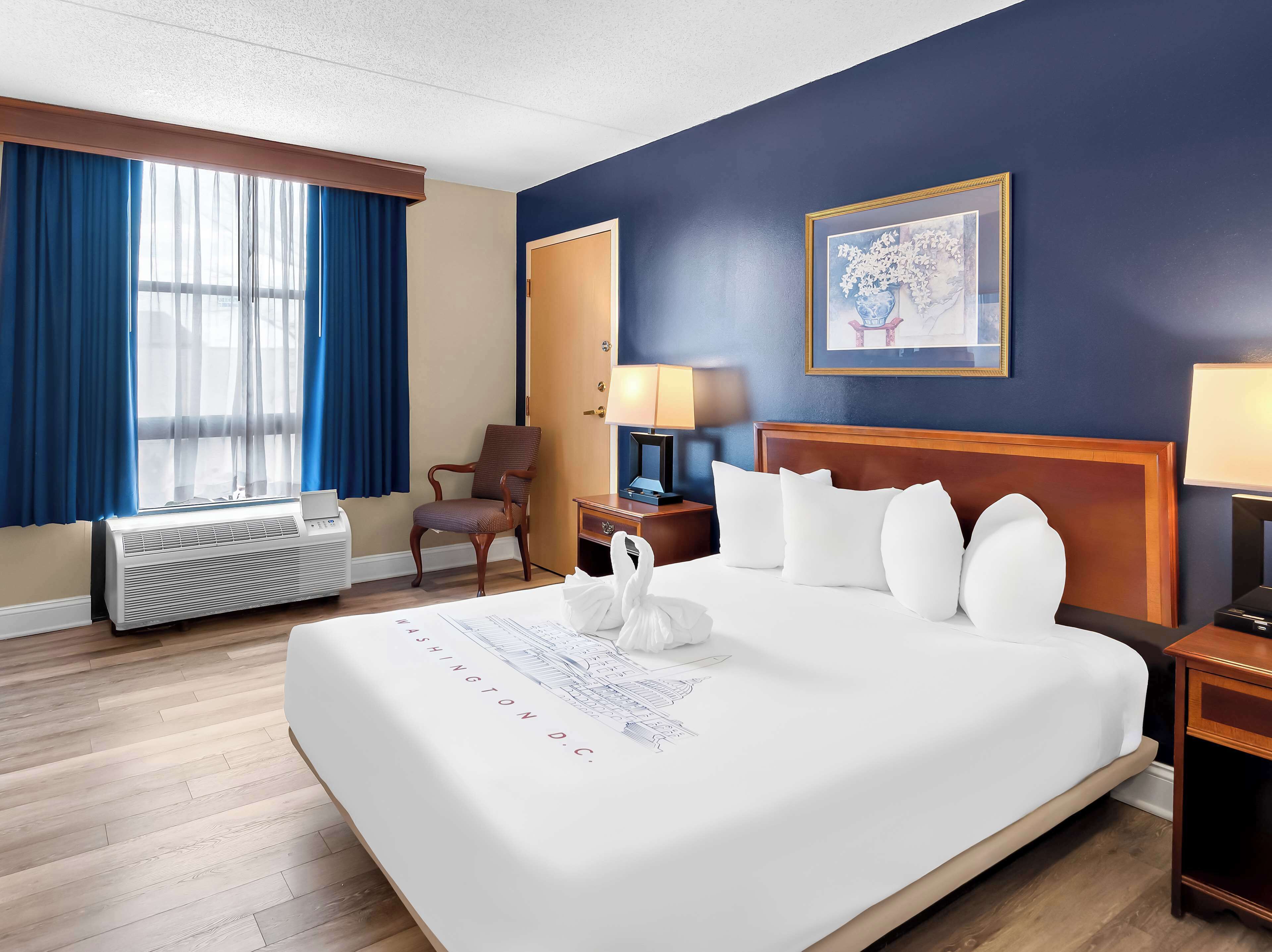 Standard Room, 1 Queen Bed, Accessible, Refrigerator | In-room safe, desk, laptop workspace, blackout drapes