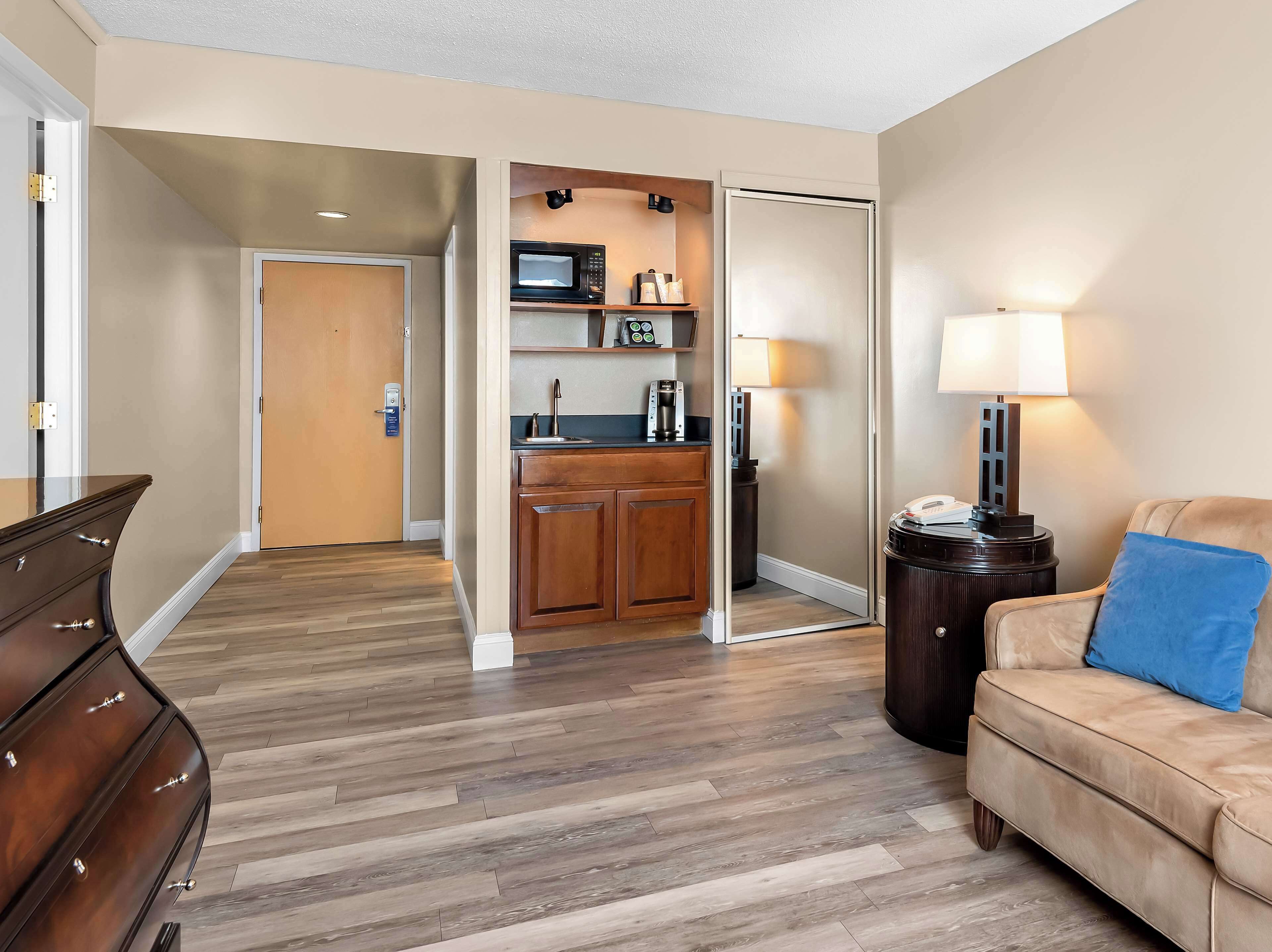 Suite, 1 King Bed, Non Smoking | In-room safe, desk, laptop workspace, blackout drapes