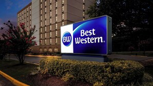 A hotel sign with 'BW Best Western' and a modern building in the background. - Best Western Potomac Mills (Woodbridge)